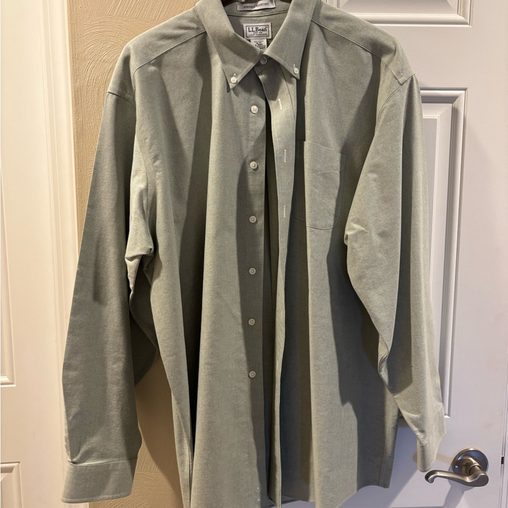 L.L. Bean Men's Sage Button Down Shirt Wrinkle-free fabric